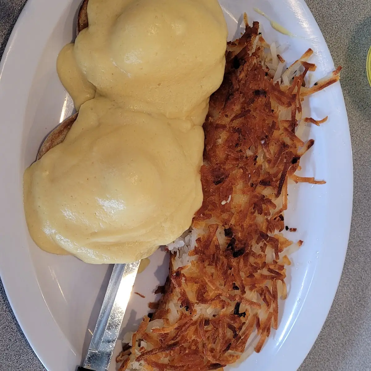 Eggs Benedict w Hashbrowns