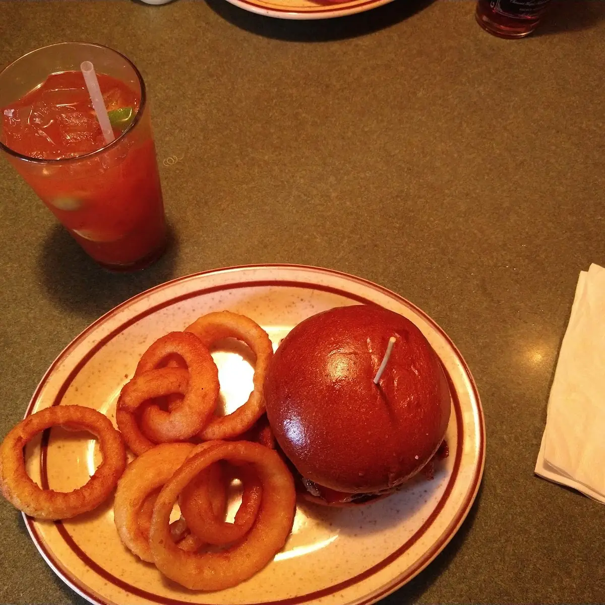 Hamburger with Onion Rings