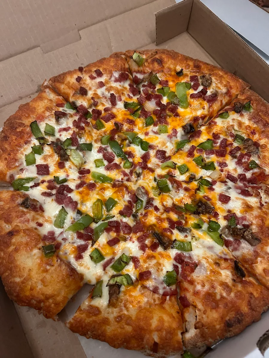 Alfredo Chicken Pizza, Crowsnest Pass Pizza