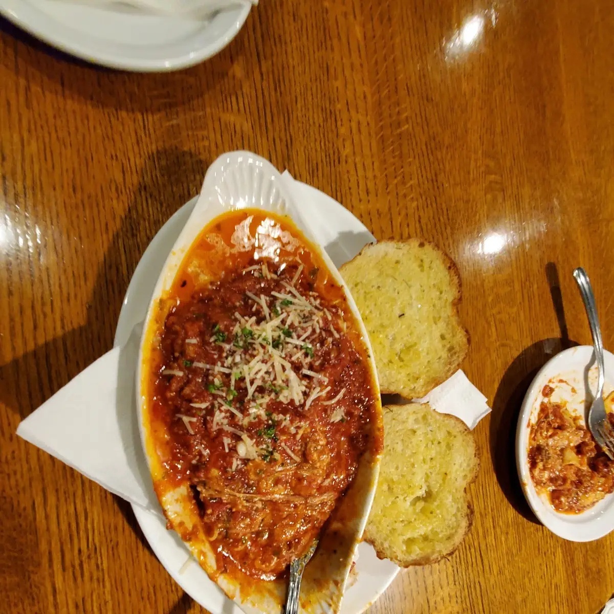 Lasagne w Garlic Bread
