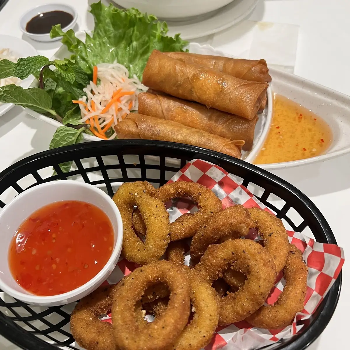 Fried Calamari 8pc Mực Chiên Giòn