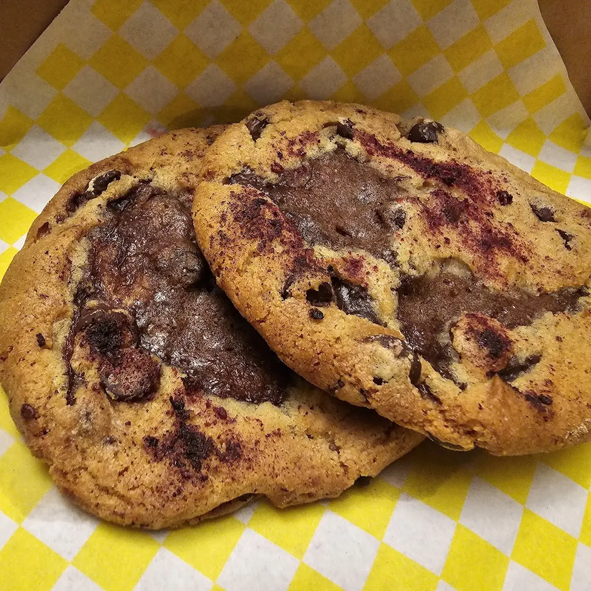 Vegan Raspberry Cheesecake-Stuffed Chocolate Chip Cookies