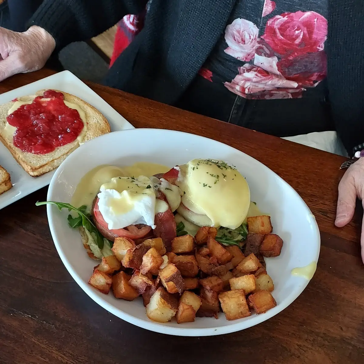 Poached Eggs with Hollandaise Sauce