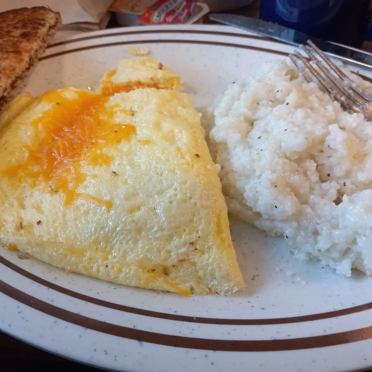 Cheese Omelet with Grits and Toast