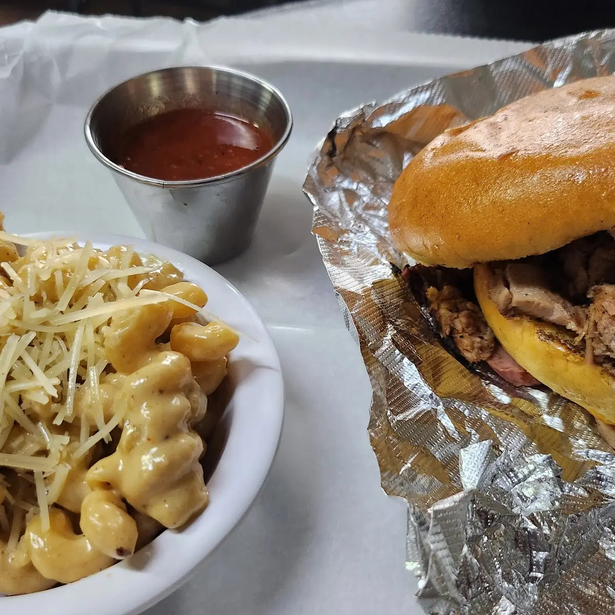 Pulled Pork Sandwich with Mac N Cheese