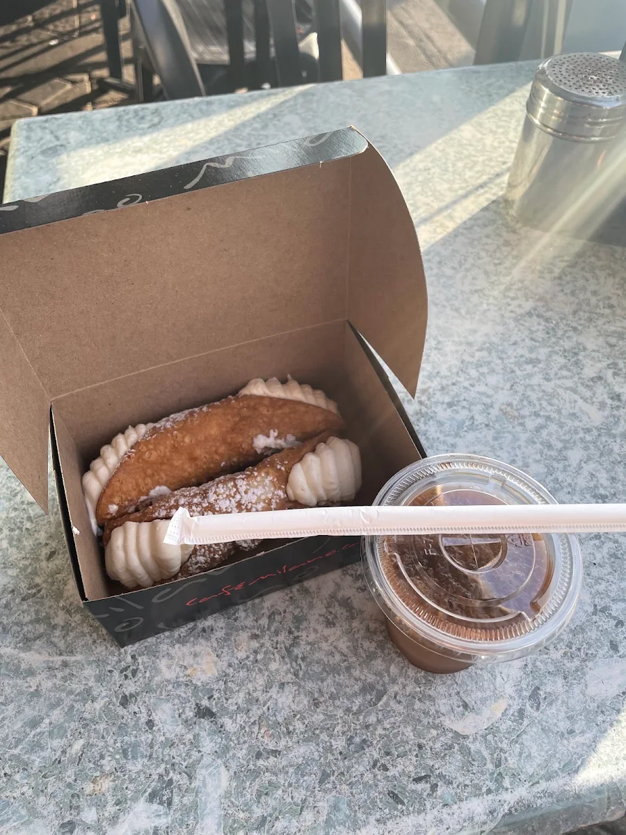 Cannolis, Café Milano Montréal