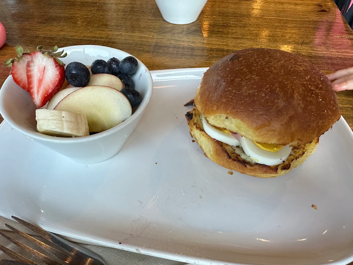 Egg Sandwich with Fresh Fruit