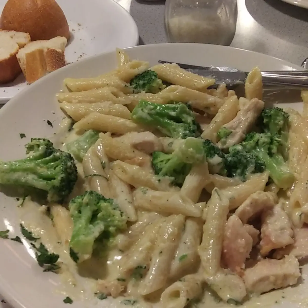 Chicken Broccoli Alfredo w Plain Bread