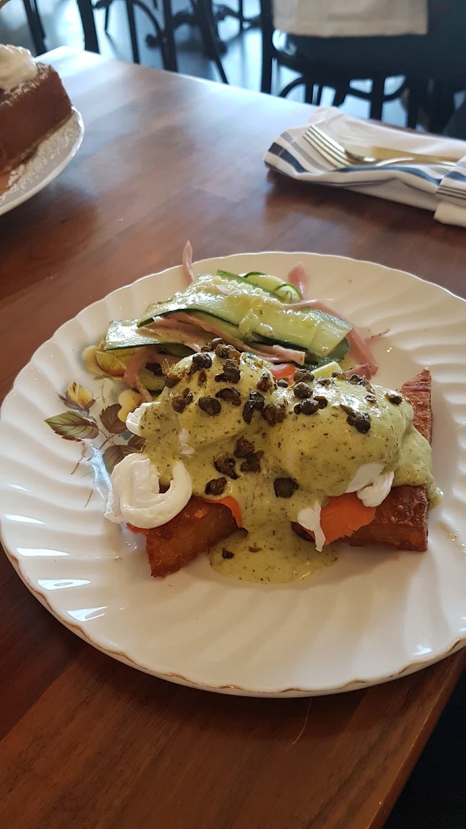 Smoked Salmon Benny