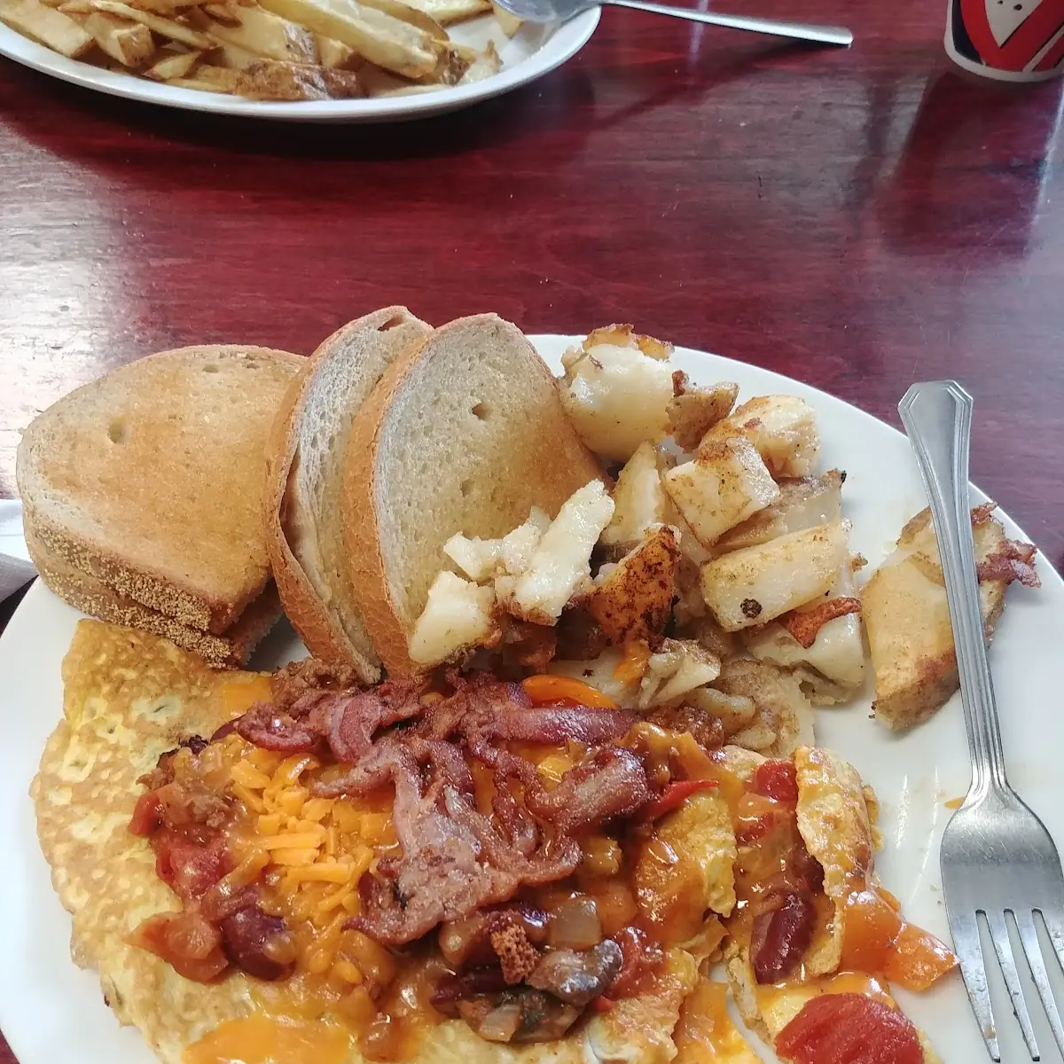 Chili Cheese Omelette, Roast 'N Toast Family Diner