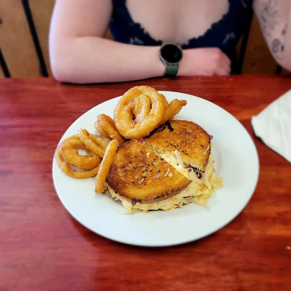 Reuben Sandwich with Onion Rings, Roast 'N Toast Family Diner