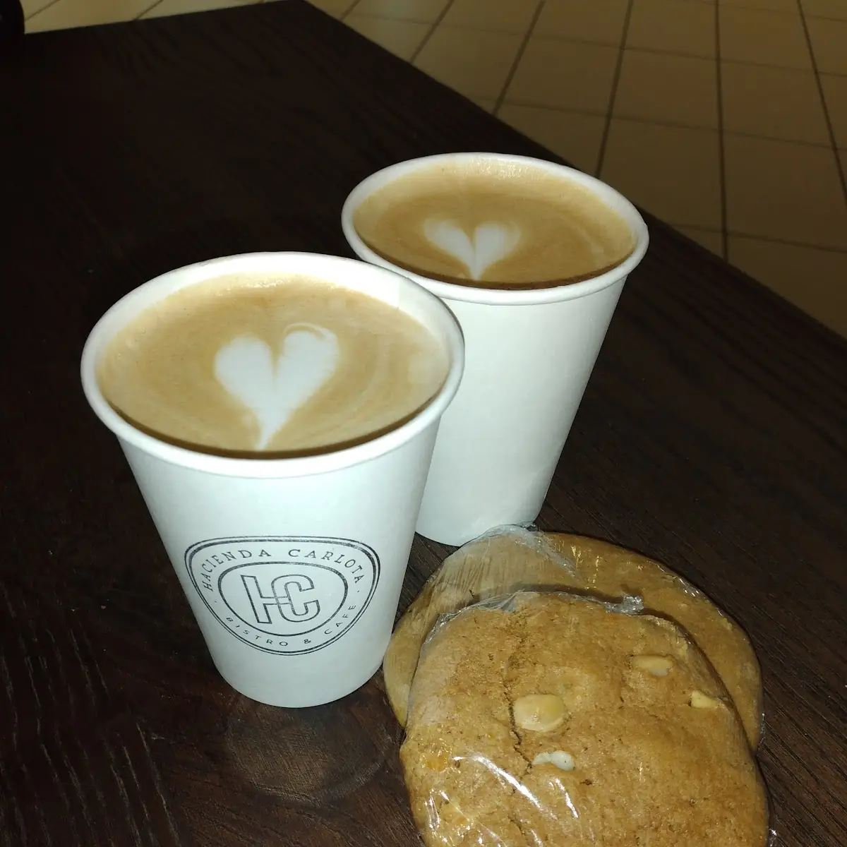 Café Late Con Galleta Macadamia Nut Brittle