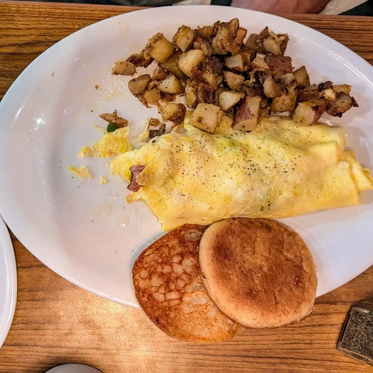 1 Egg Omelet with Cheese & 1 Option of Bacon, Ham, Sausage, Onion, Green Pepper, Mushroom, Tomato or Broccoli Served with Toast & Home Fries