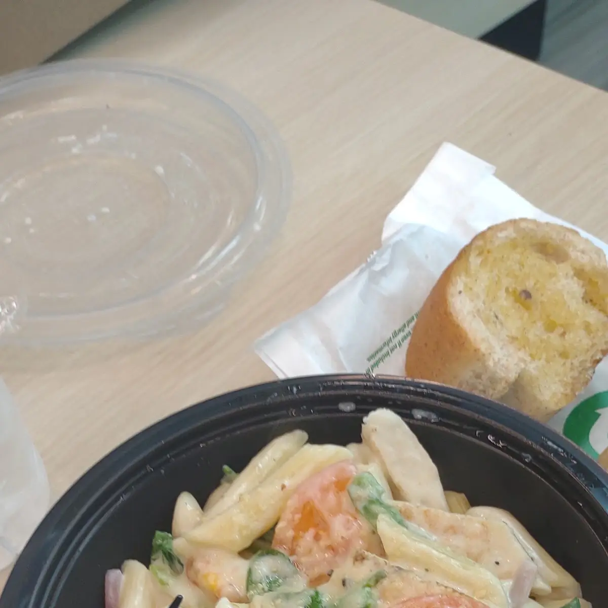 Pasta Pene Con Pollo En Salsa Alfredo