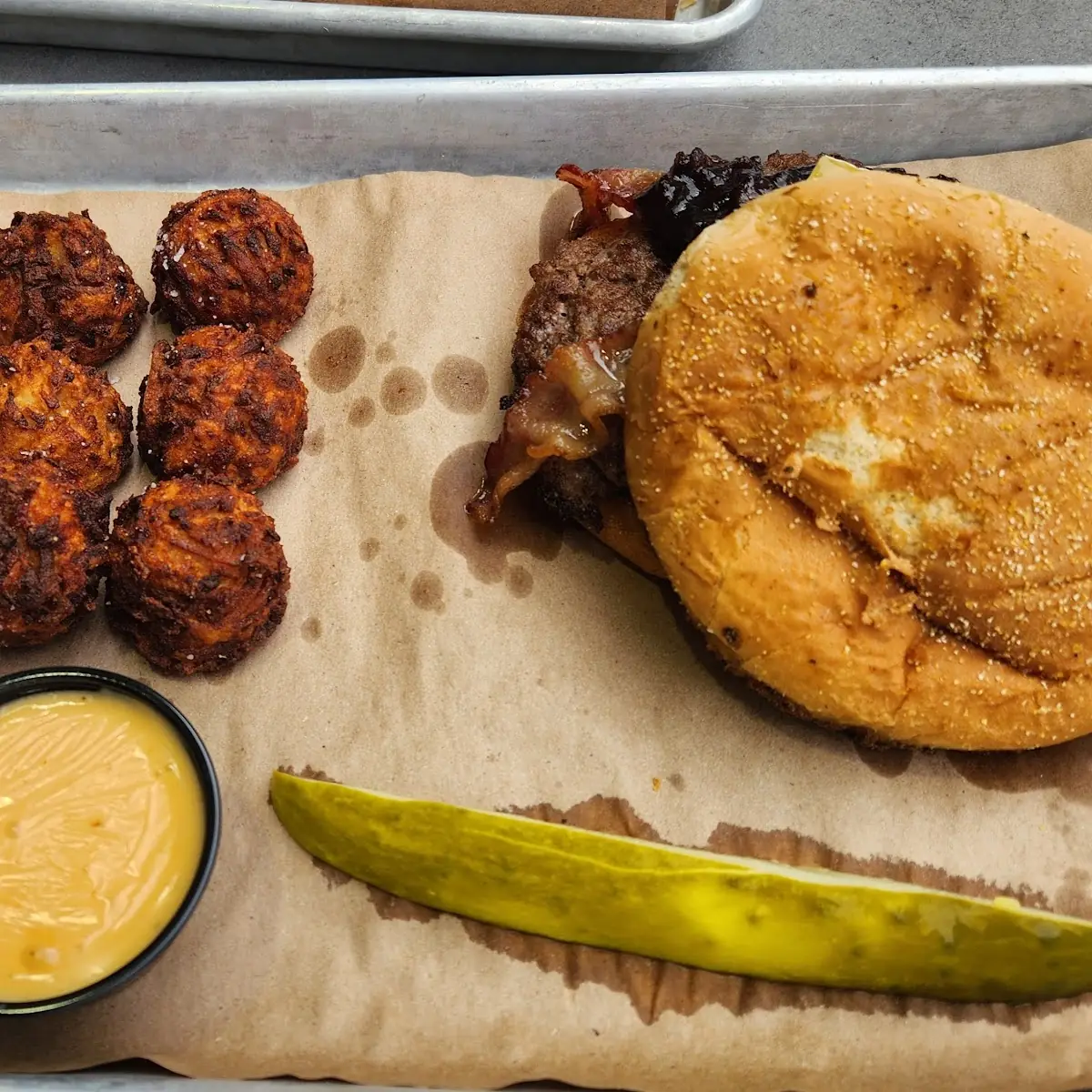 Burger w Bacon Brie and Bacon Jam