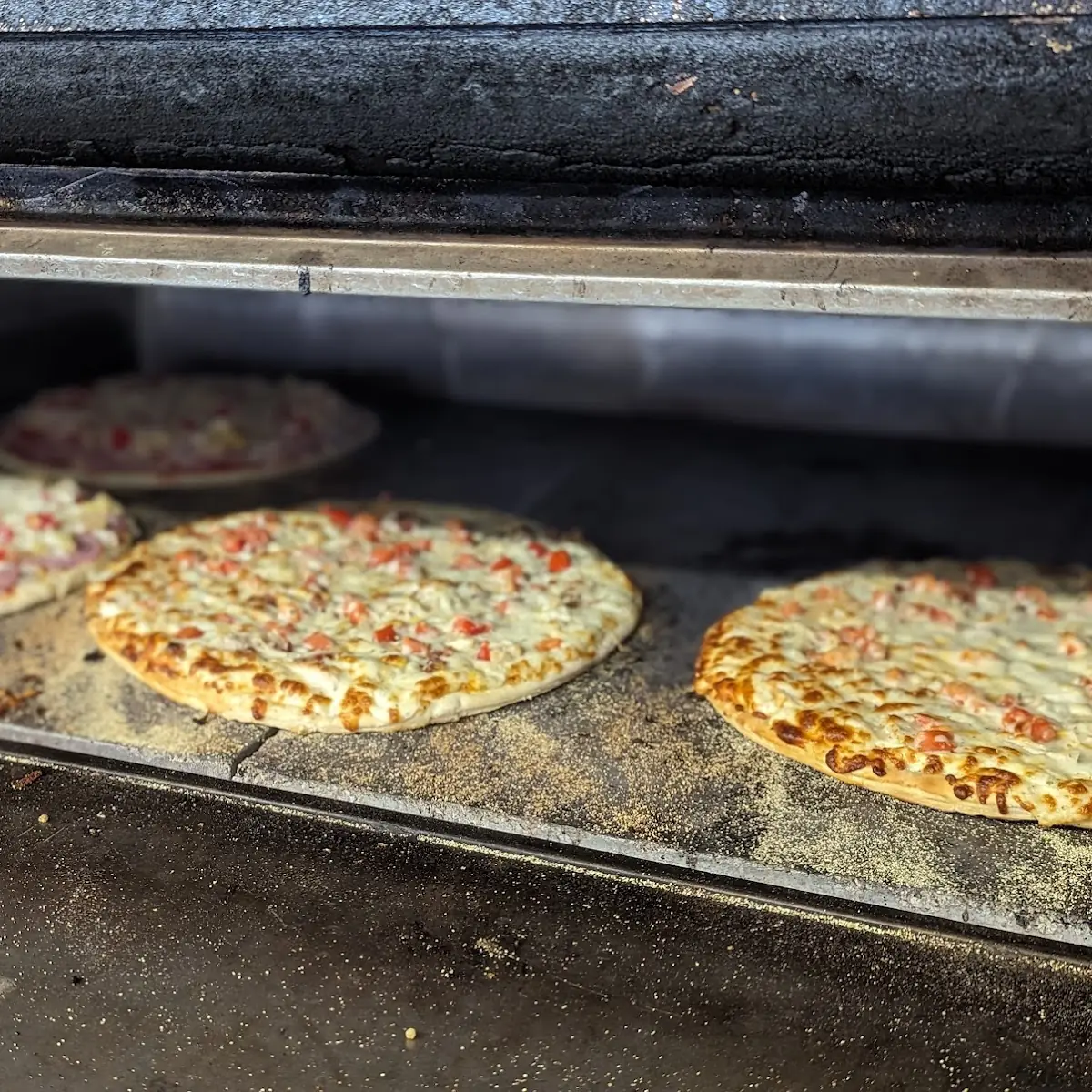 Annie's Supreme Pizza