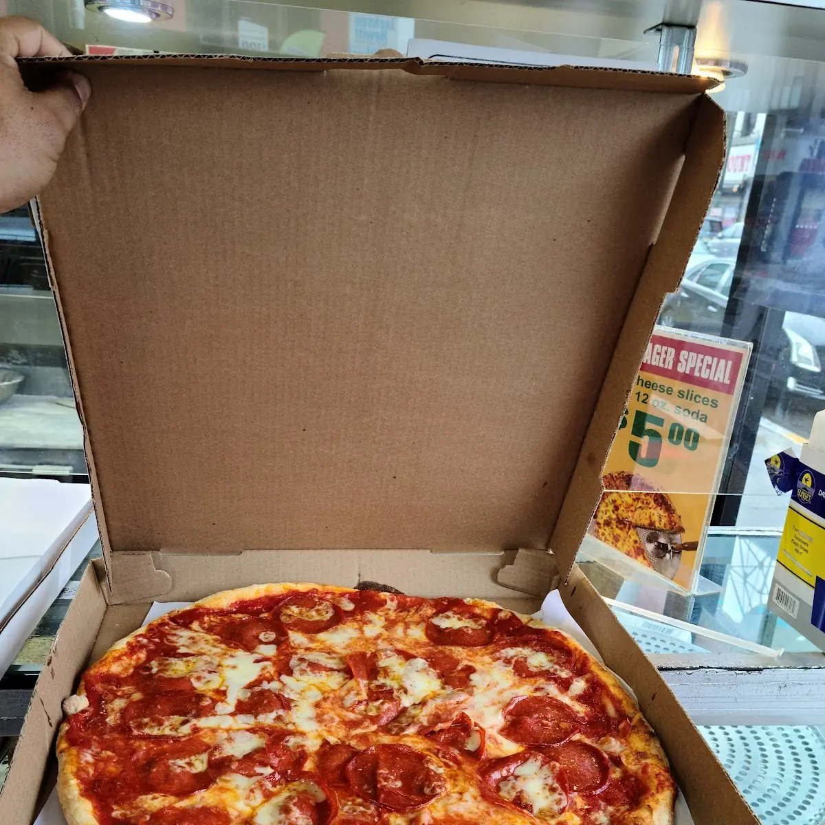 Pepperoni Pizza w Extra Cheese Pizza