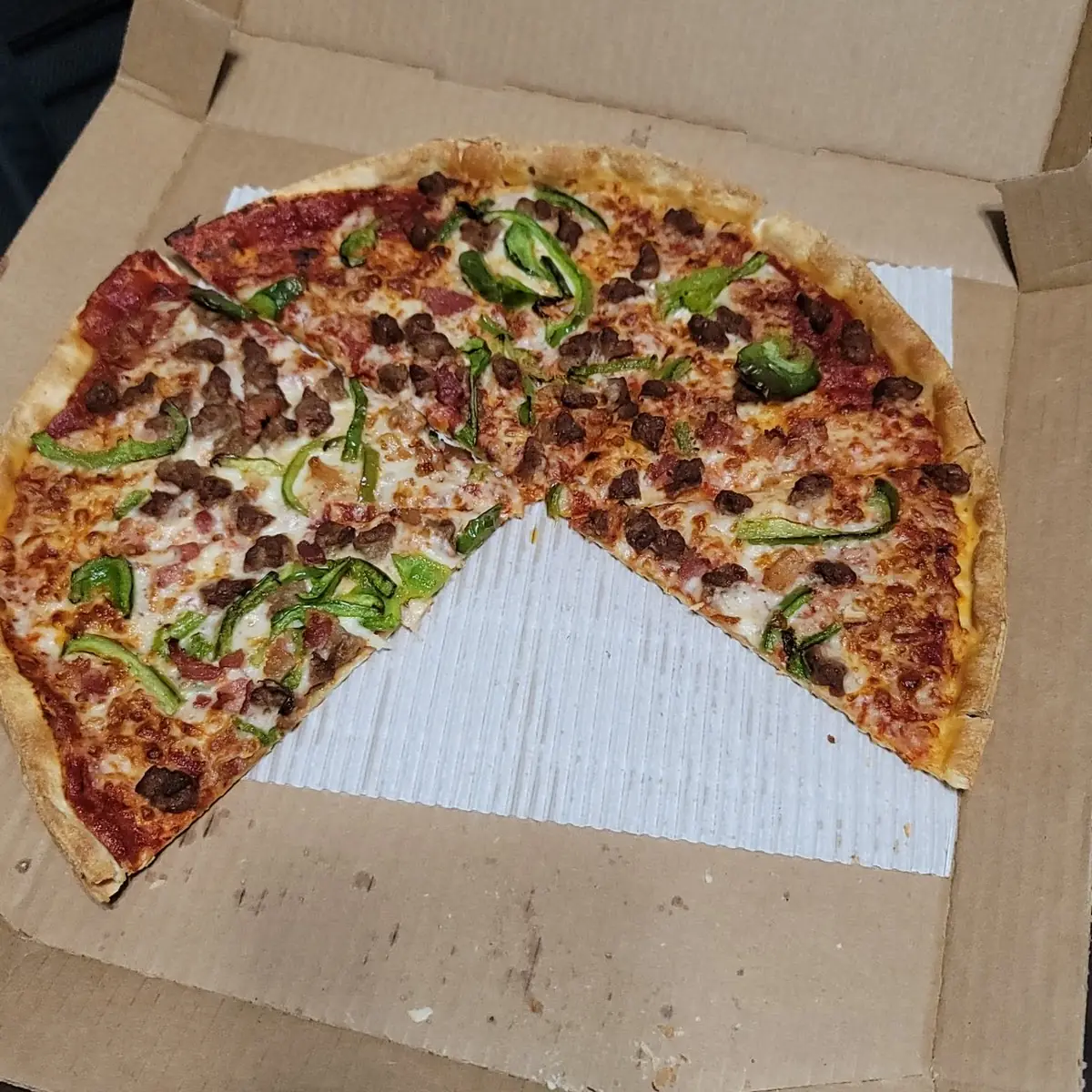 Beef Bacon and Bell Pepper on Thin Crust