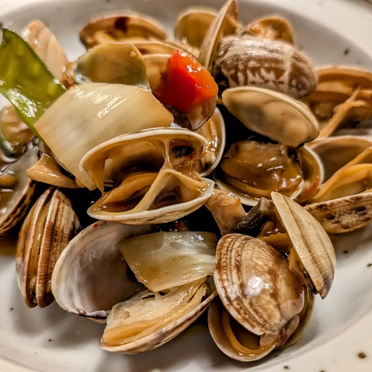 Clams and Thai Basil Off the Authentic Taiwanese Dishes