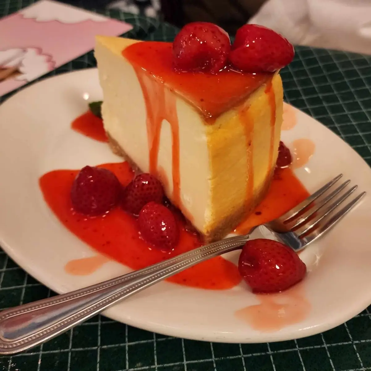 Cheese Cake New York Style with Strawberries Add 50