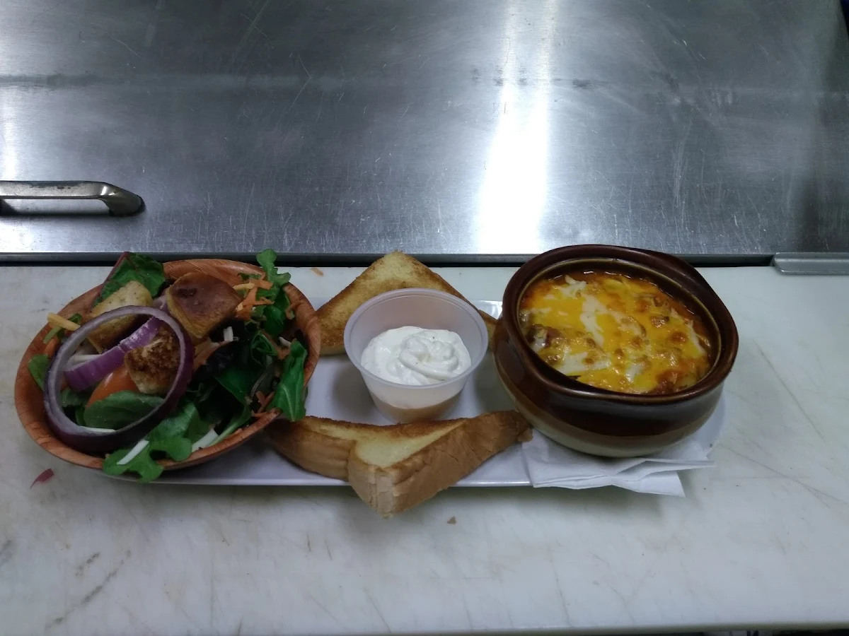 Chilli w Side Salad
