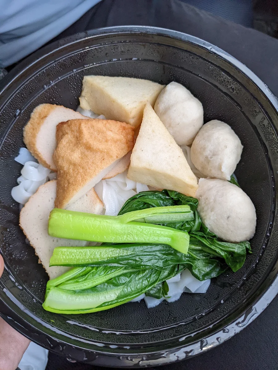 Fish Ball and Fish Thick Slices with Noodle in Soup