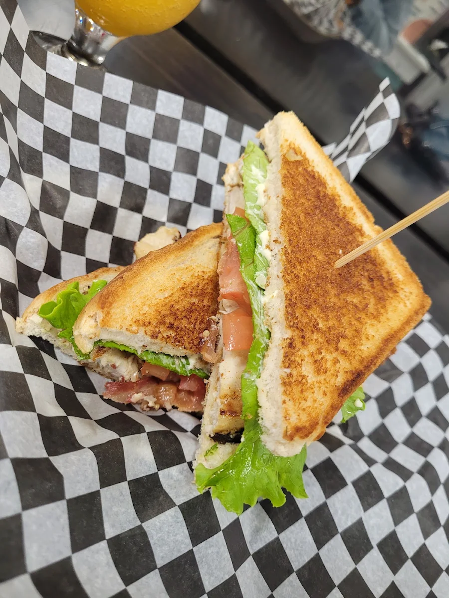 Chicken Club, SMASHED Burgers & Bar