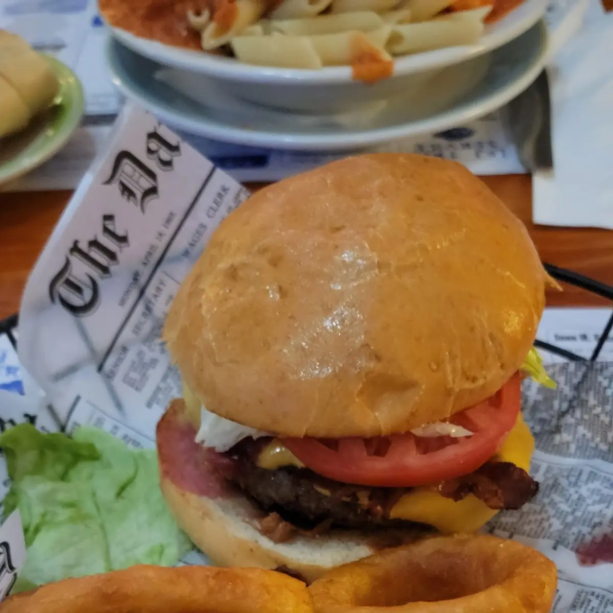 Bacon Cheeseburger w Onion Rings