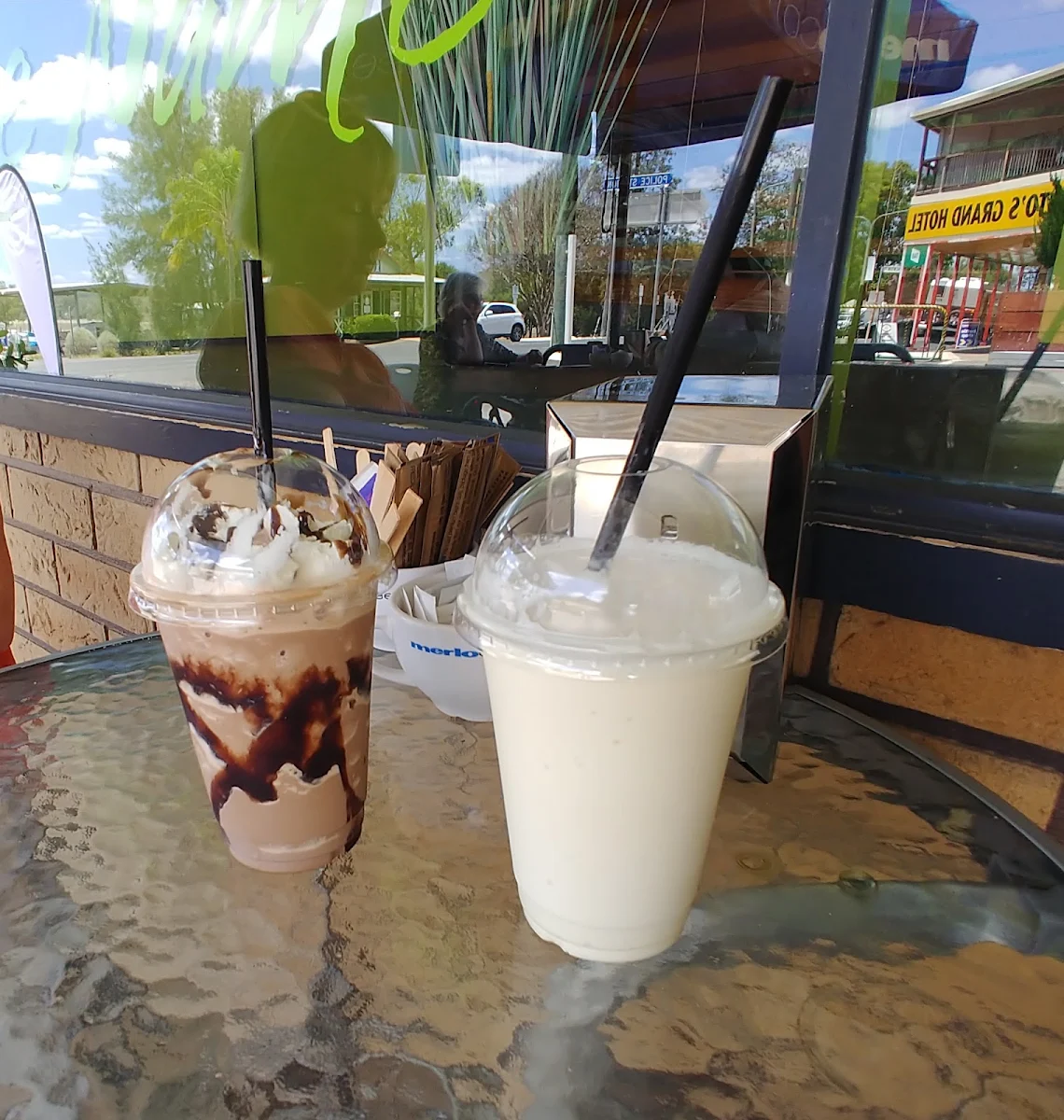 Vanilla Thickshake & Iced Mocha, Café Delicious