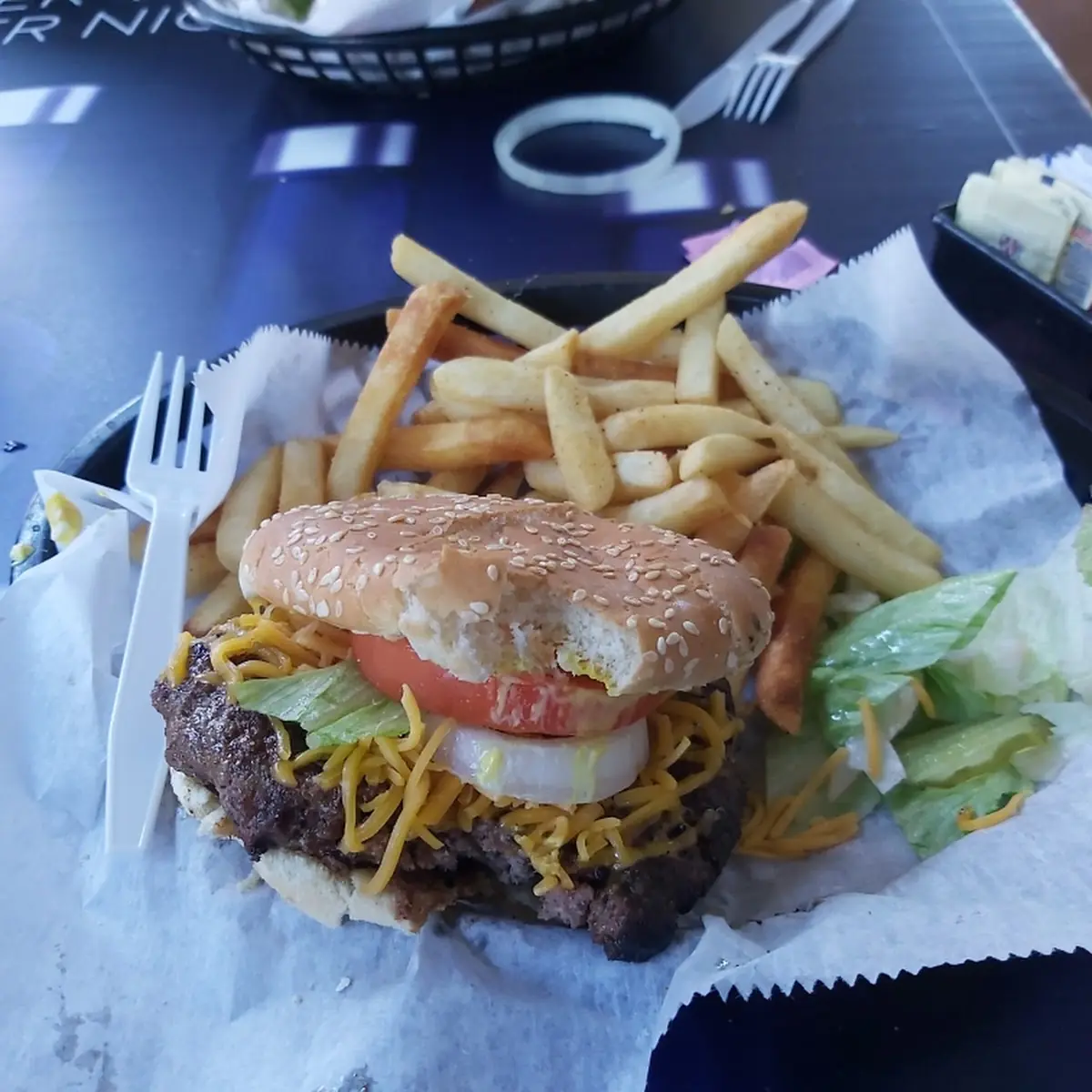 Cheeseburger Deluxe w Fries