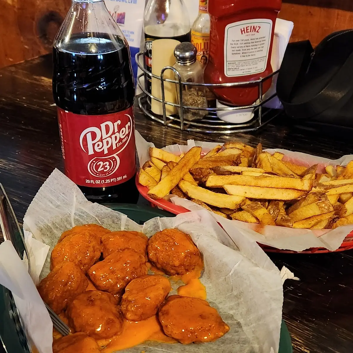 Boneless Wings and Fries