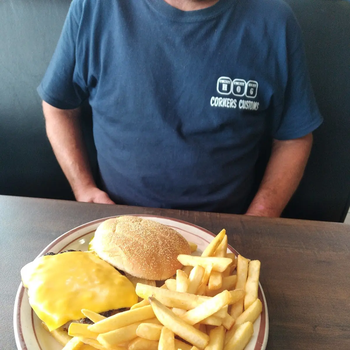 Cheeseburger with Fries