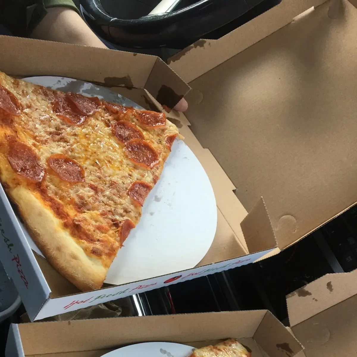 New York Style Pizza Peperoni