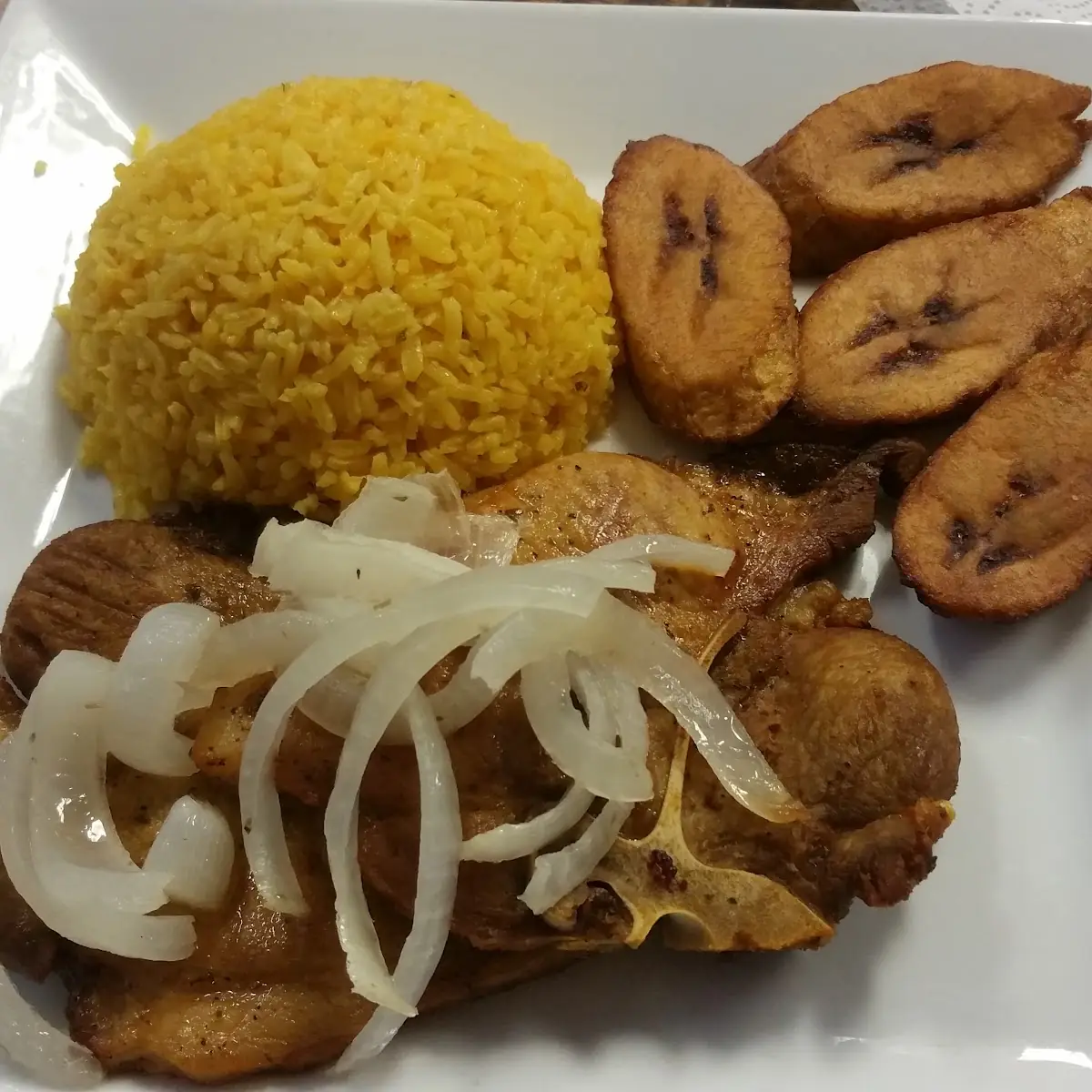 Tajadas Con Queso Frito
