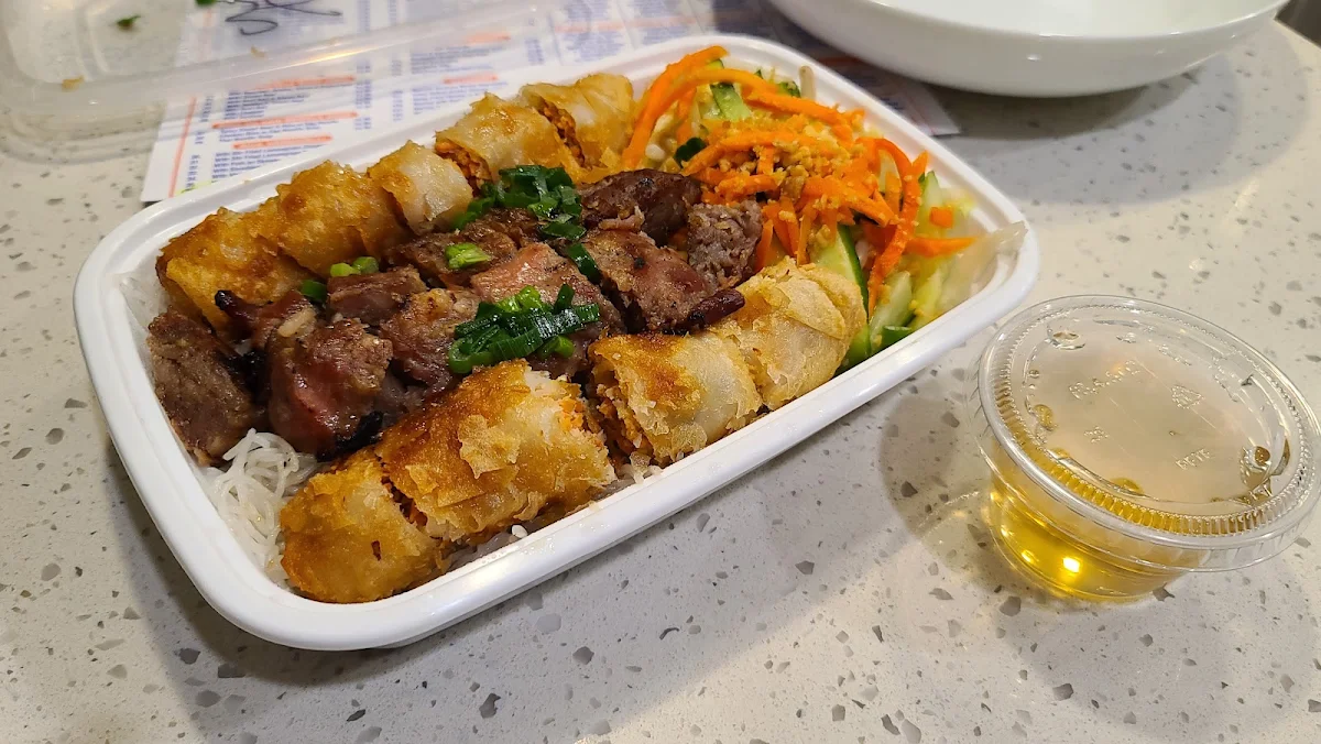 2. Bangkok Spring Roll (6 pcs)