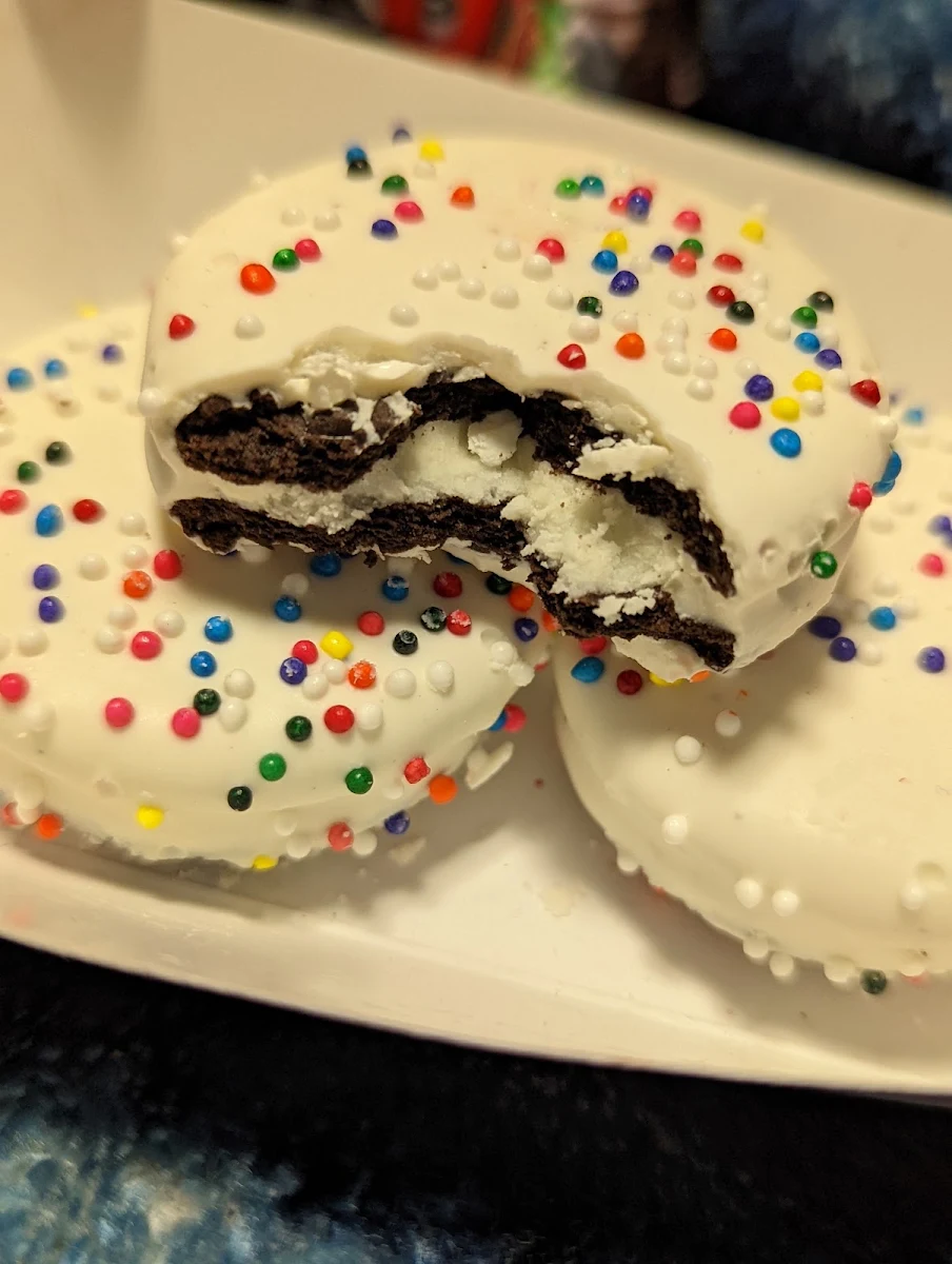 White Chocolate Dipped Oreos