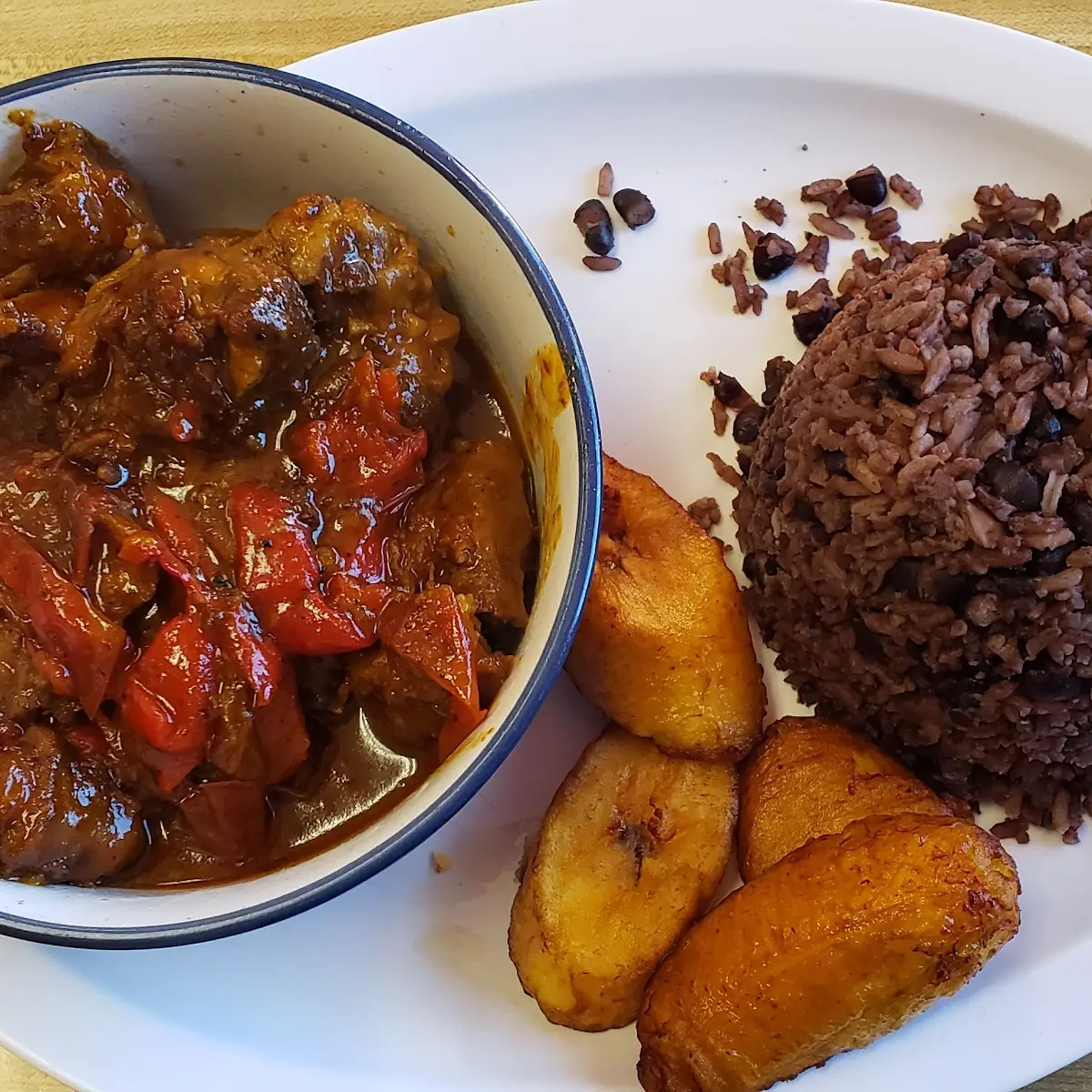 Bistec Salteado White Rice & Black Beans