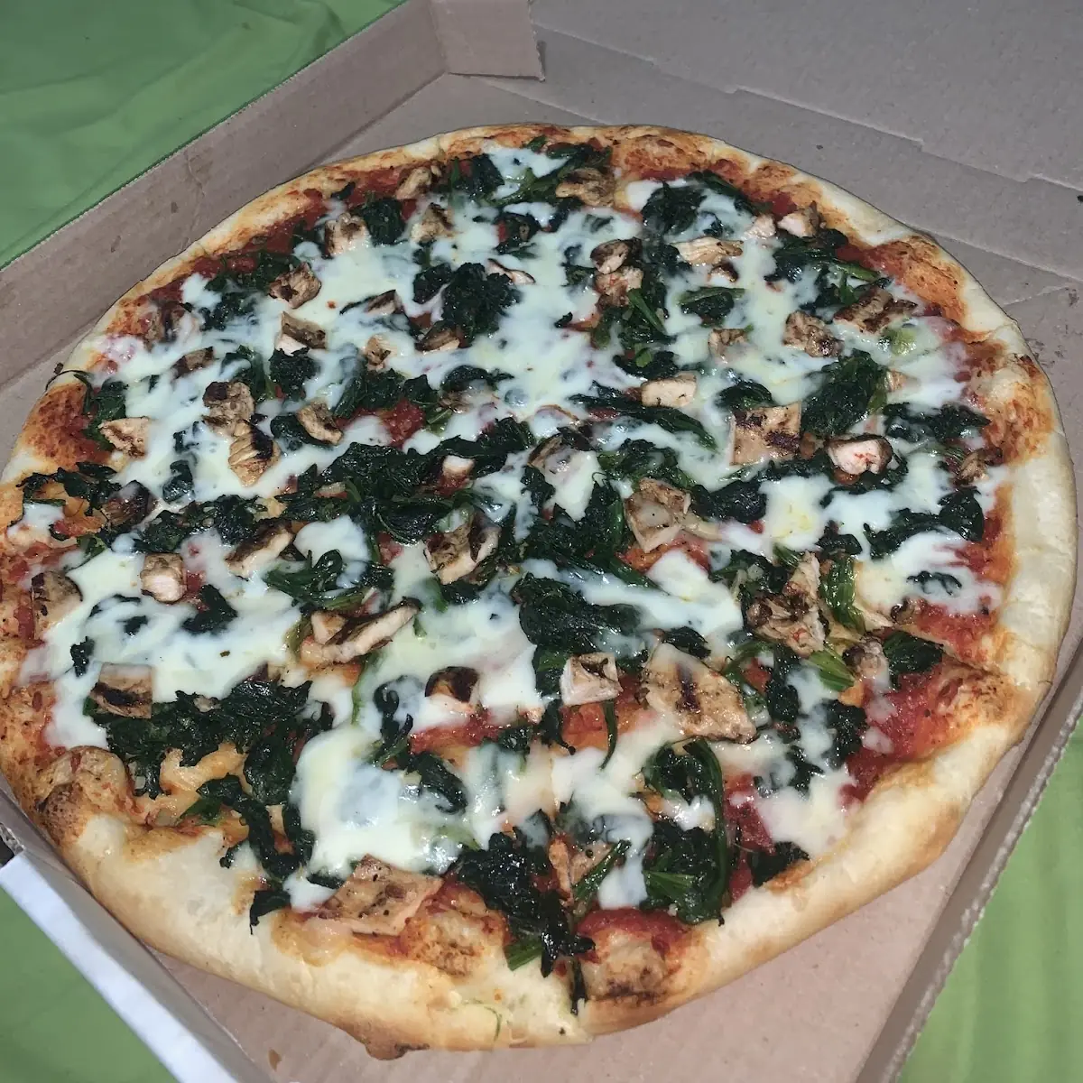 Spinach & Grilled Chicken Pizza