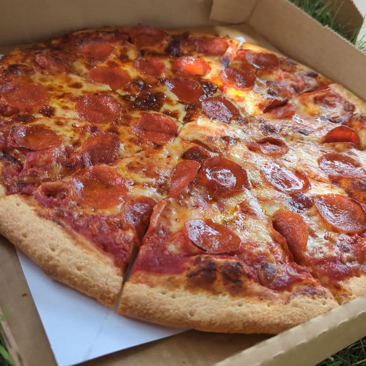 Large Pepperoni Pizza