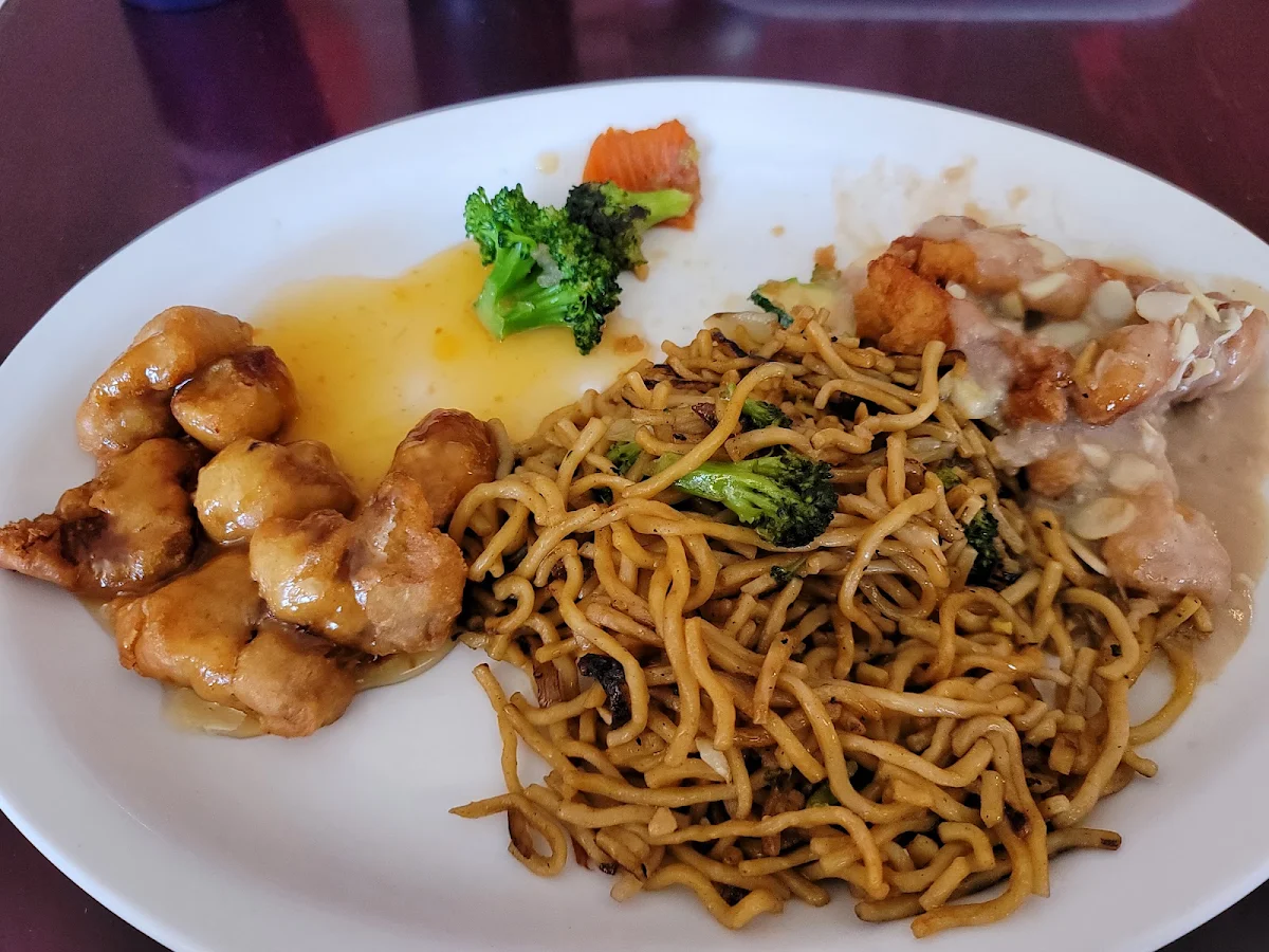 Kiki's Special Chow Mein