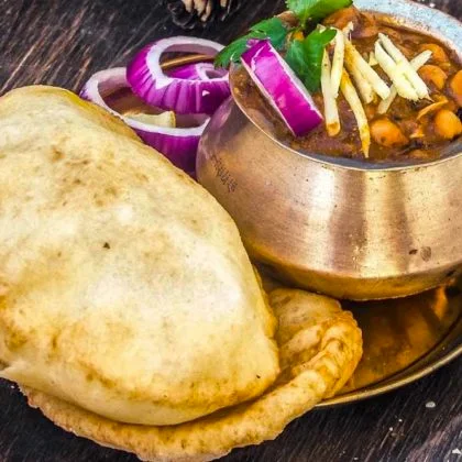 Cholay Bhatooray