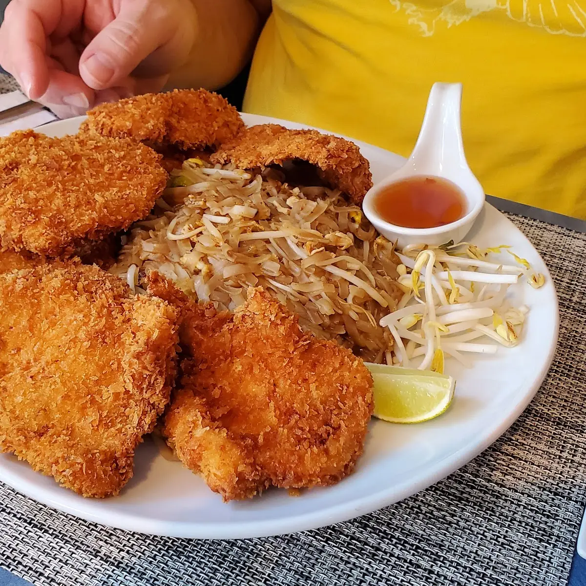 Crispy Chicken Pad Thai