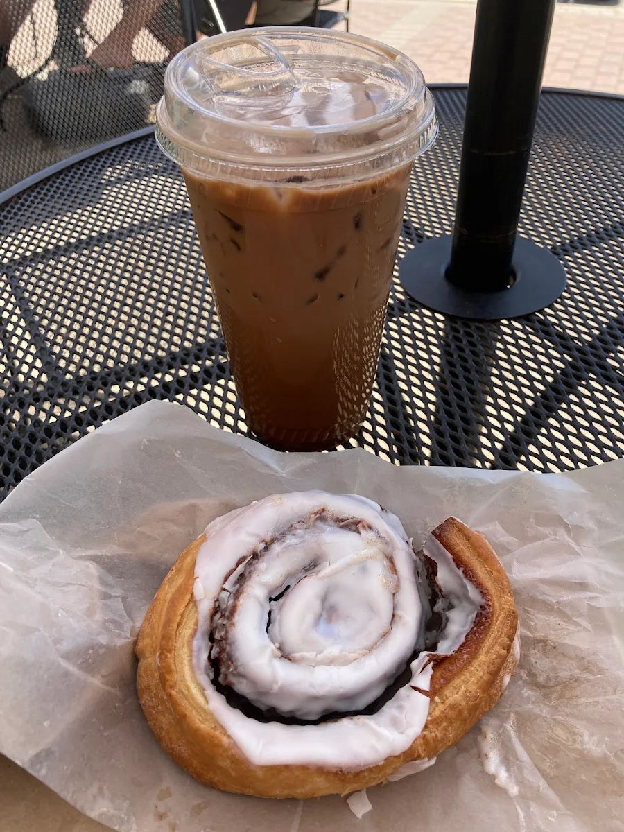 Caramella Latte & Cinnamon Roll