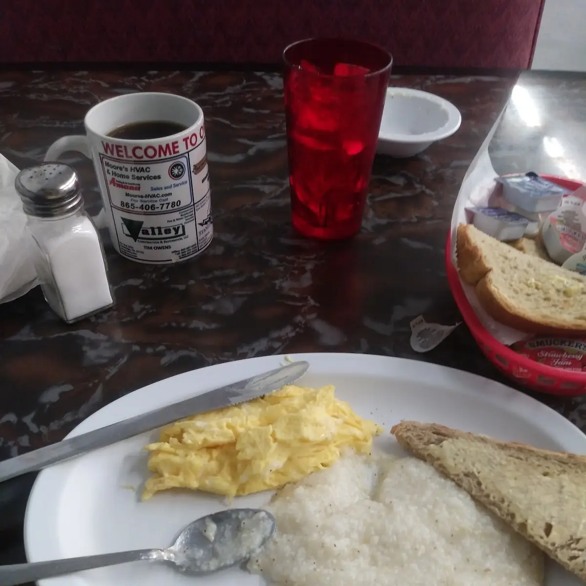 Scrambled Eggs Grits and Rye Toast