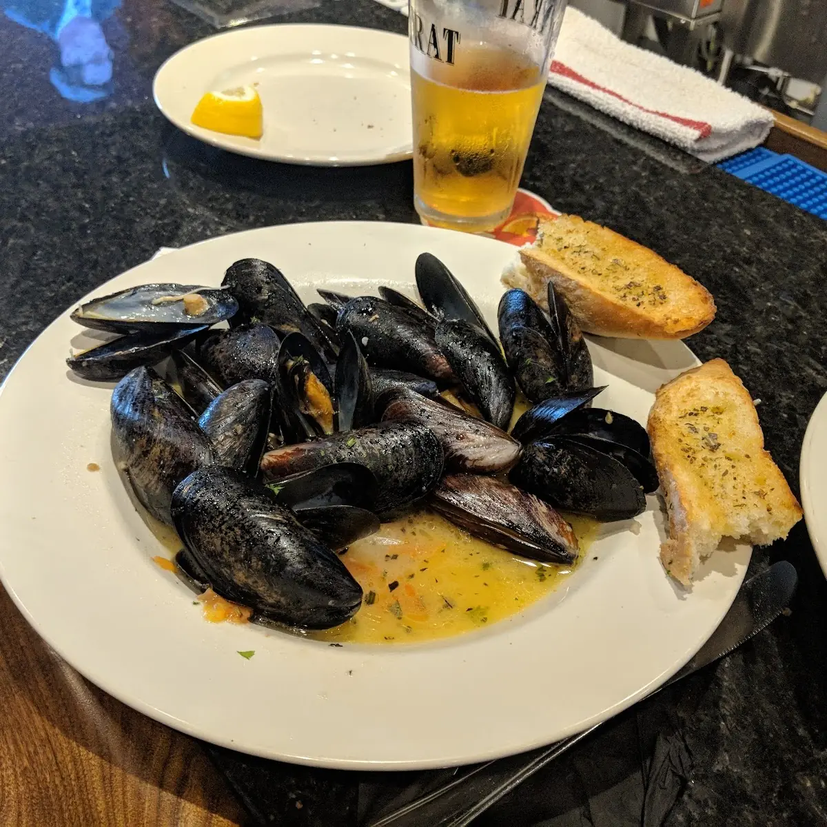 Mussels in Garlic Sauce