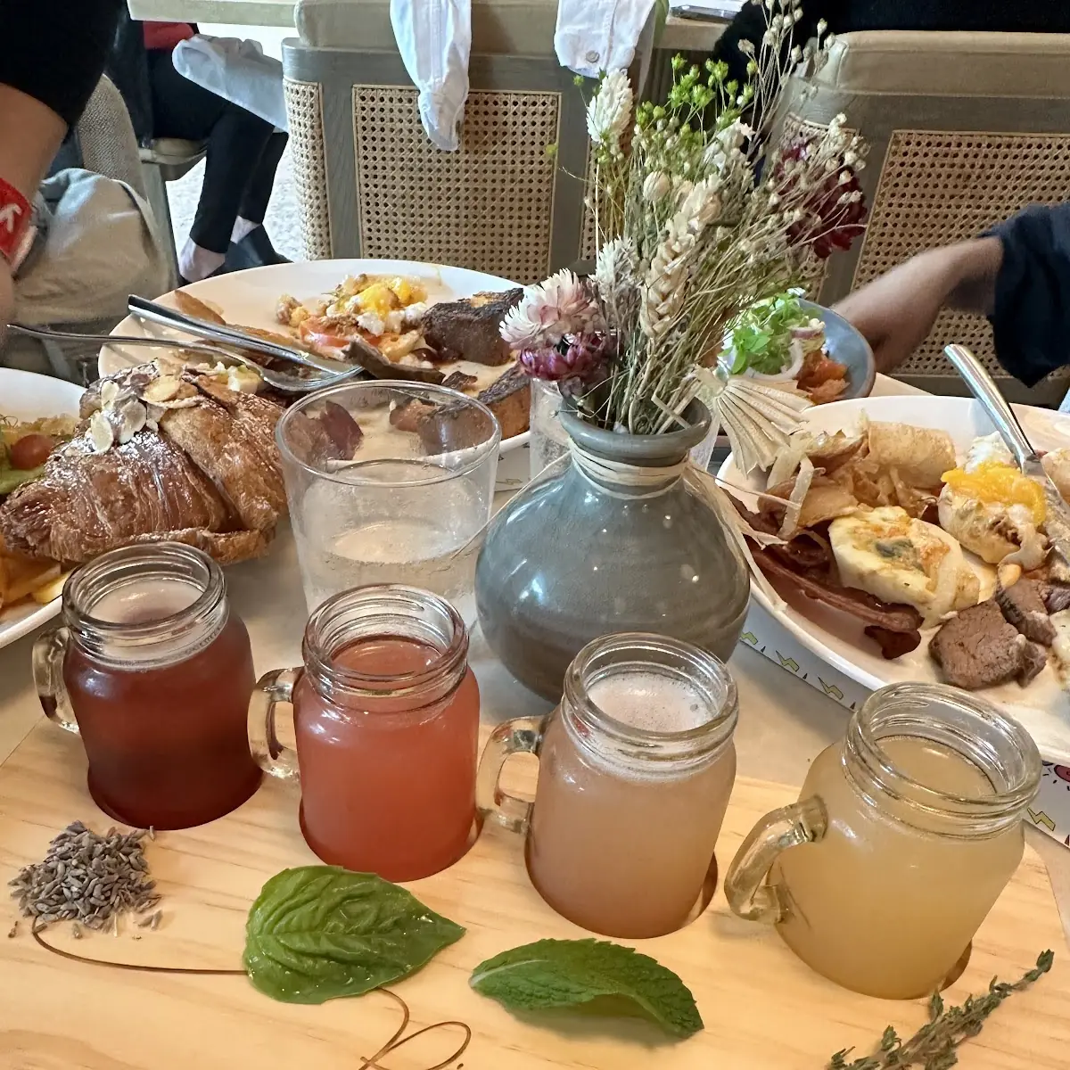 Mimosa Flight