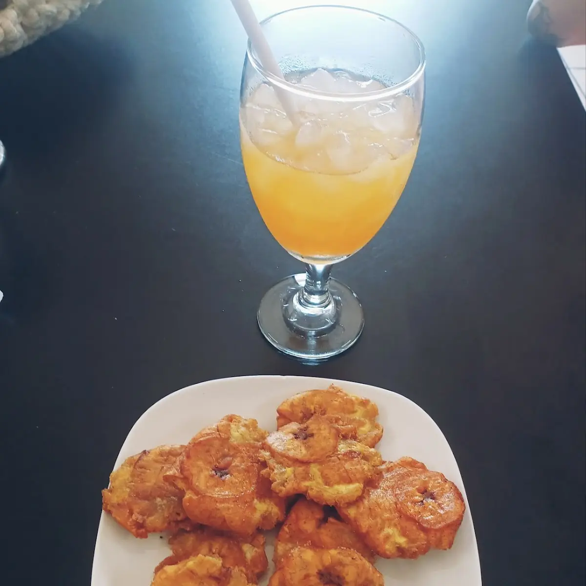 Chicharrón De Pollo Chicken Bites Con Tostones