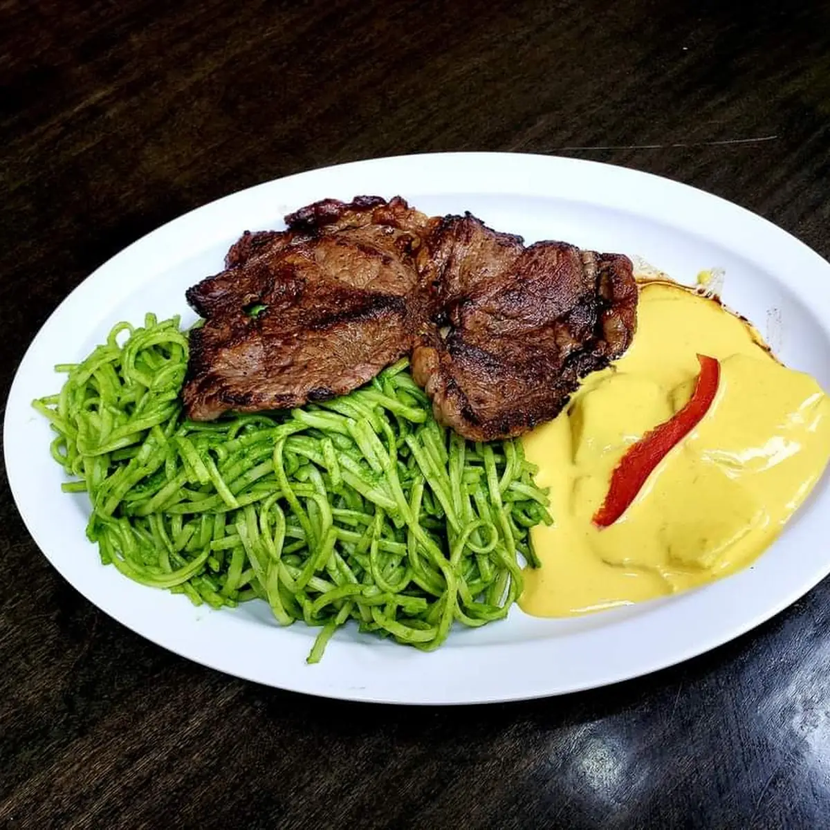 Tallarin Verde Con Bistec