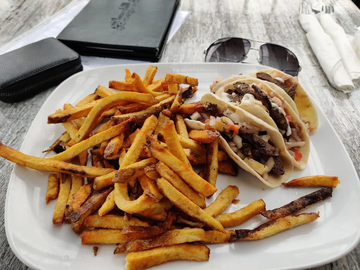 3 Tacos, Churchills