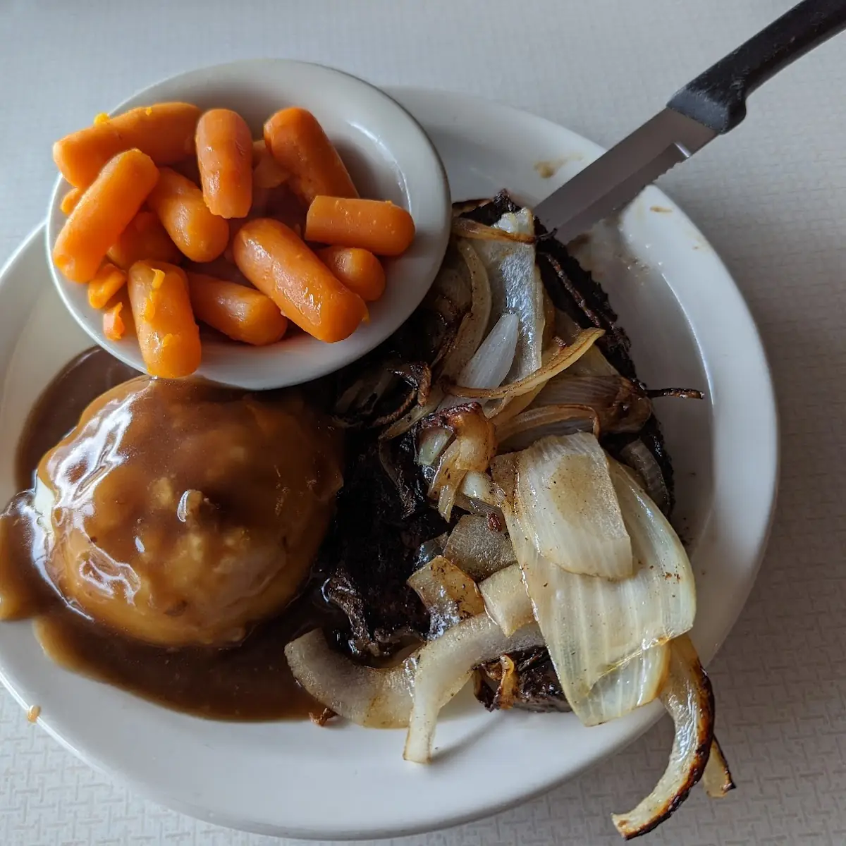 Liver and Onions with Mashed Potatoes Gravy and Carrots